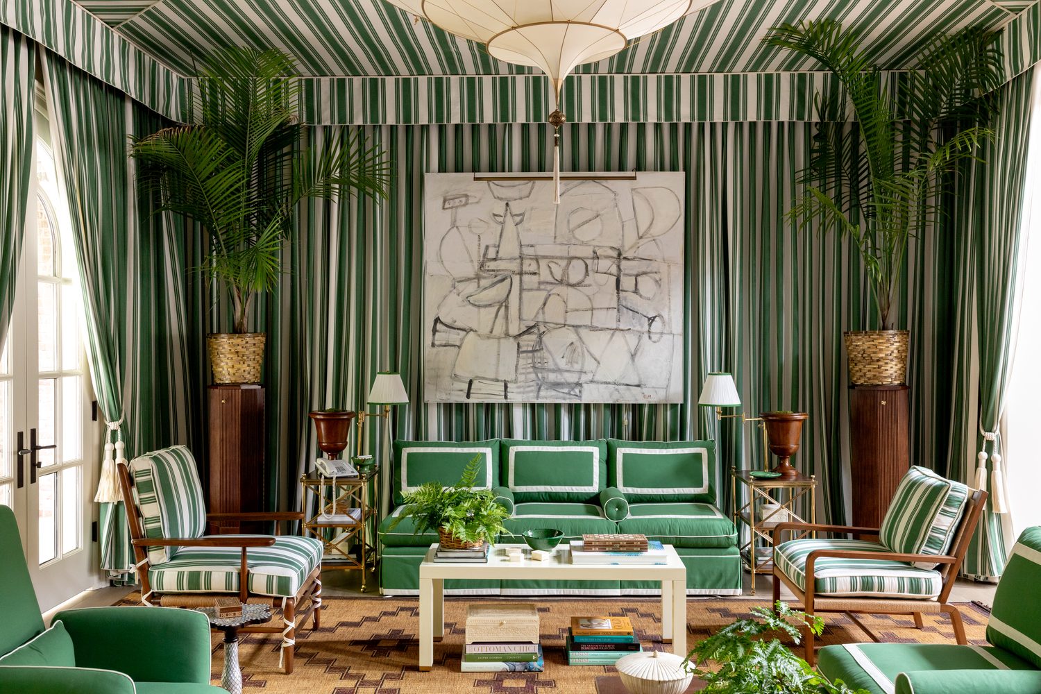 Brunschwig & Fils, Colmar Stripe : salon tendu de rayures vert émeraude et blanches