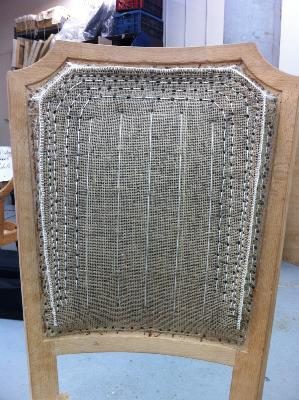 Réfection d’une chaise : garniture du dossier