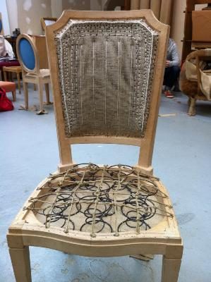 Réfection d’une chaise : ressorts de l’assise