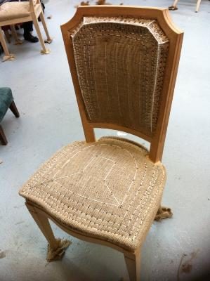 Réfection d’une chaise : mise en toile