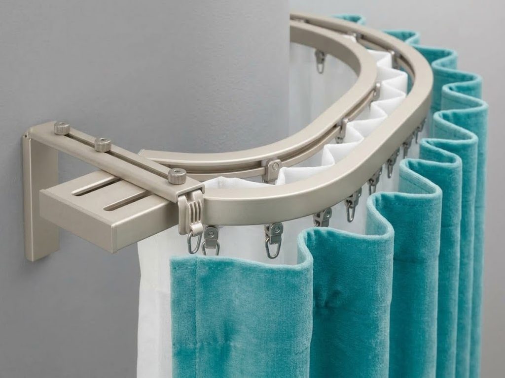 Tringle cintrée sur mesure, rideau turquoise à plis Waves et voilage blanc