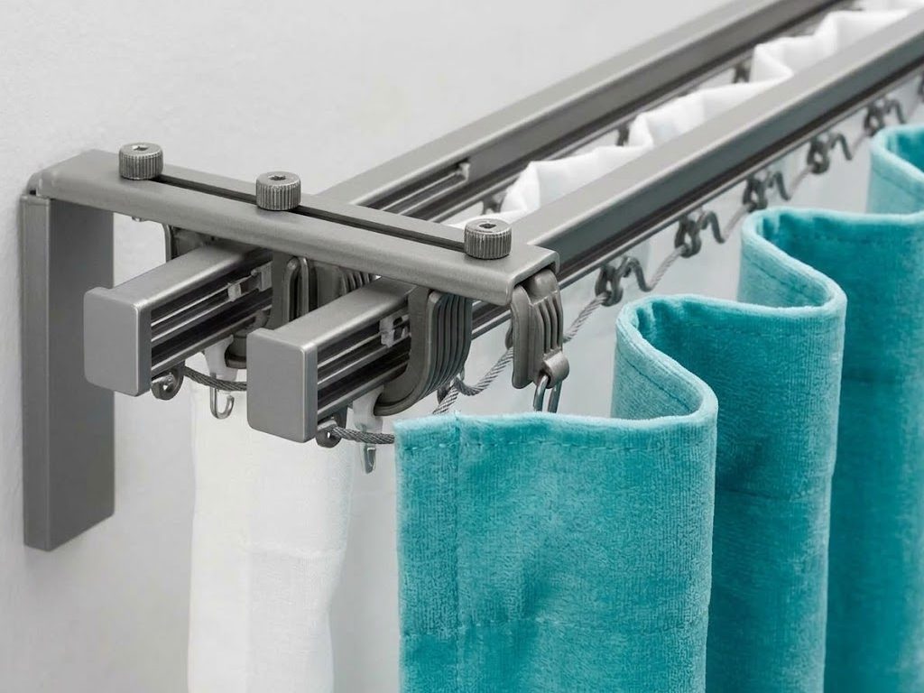 Rail double, rideau turquoise à plis Waves et voilage blanc