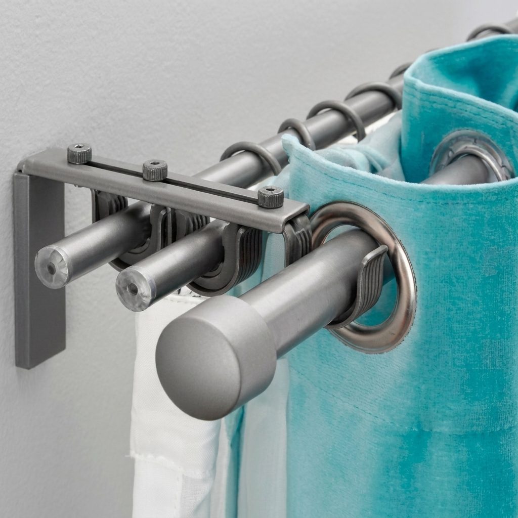 Tringle double, rideau turquoise à œillets et voilage blanc